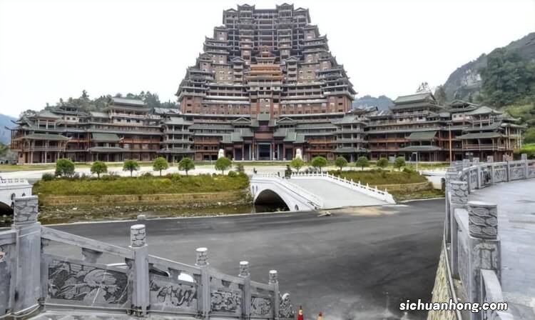 贵州水司楼因造型怪被热议,昔日烂尾楼改为四星级酒店,怎么样了