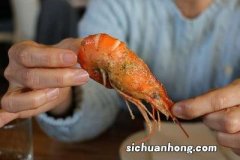 男子咳嗽半年多才知肺中呛入虾壳 虾壳是怎么进入肺部的？