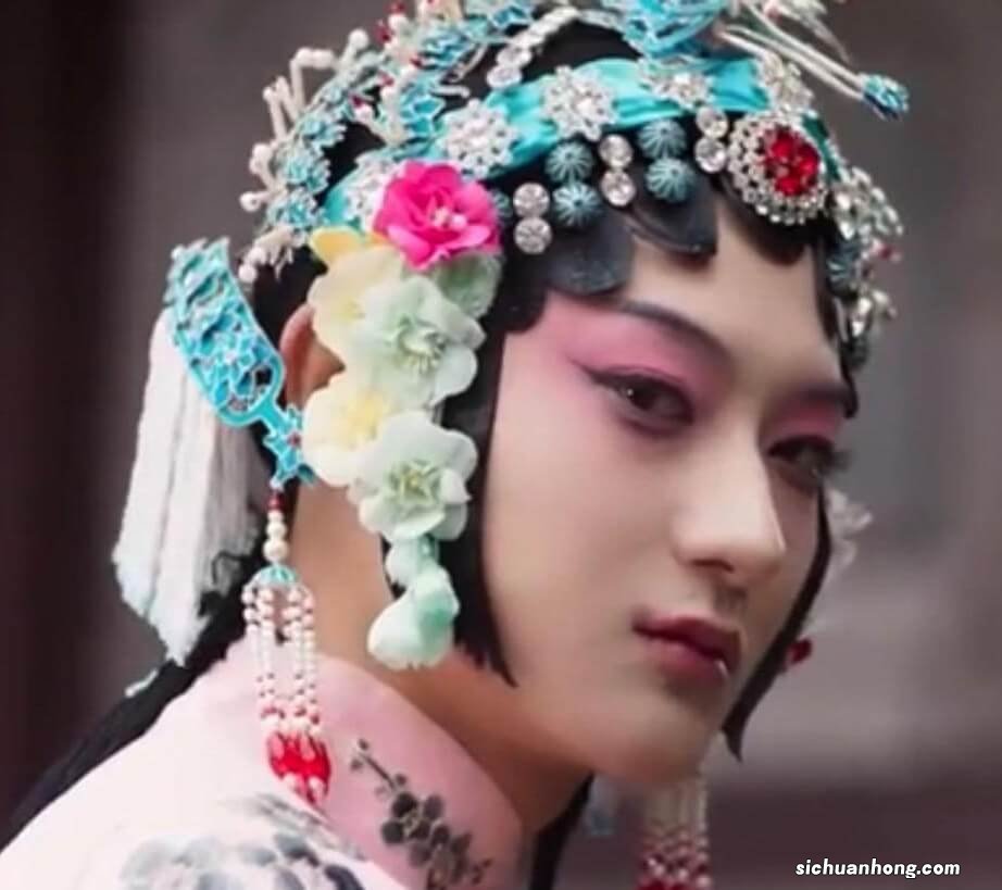 《春日暖阳》讲述的是什么故事。