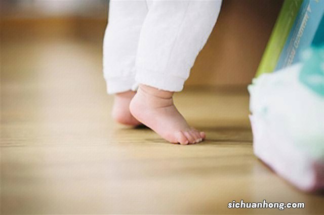 小孩子一般多大会走路？