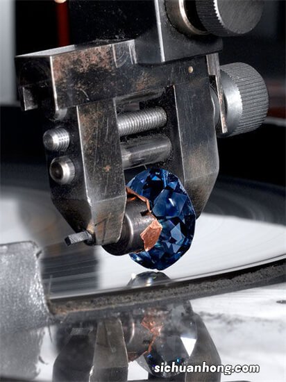 为什么钻石要多切面才值钱而玉石不用？