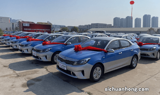 自己买个出租车一个人开，不偷懒正常一个月纯收入大概多少？