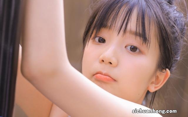 怎么看待男生不让女朋友穿暴露的衣服？