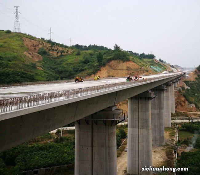 中国高铁为何不建在地上 中国高铁为什么不走直线