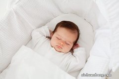 新生儿天生具备8大生理特点，不要傻傻当成病，妈妈早了解早放松