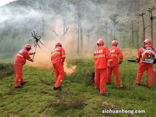 消防员灭火现场遇山火爆燃 为何会出现爆燃？