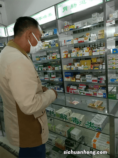 新冠口服药阿兹夫定片在药房开售。仅几小时就被下架