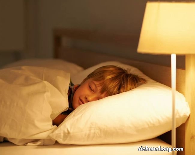 孩子睡觉说梦话,又哭又笑,“睡眠规律”在作怪家长了解这些改善