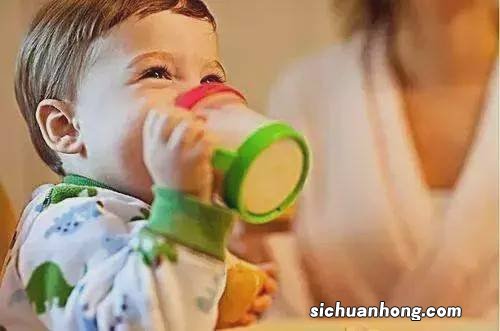 冬季喝够水 宝宝少生病