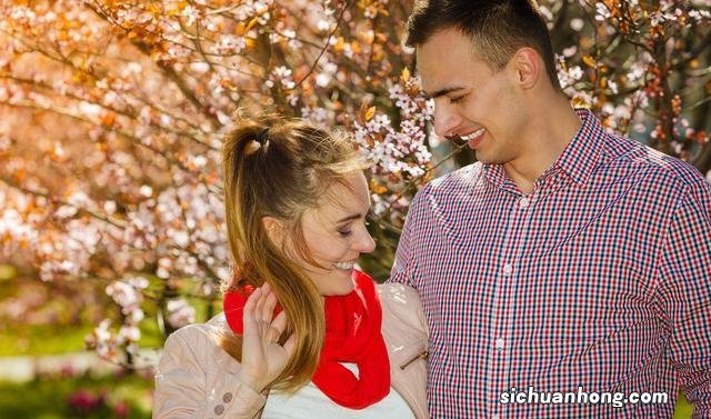 女人交往的异性多了，往往会有这些表现，掩藏不了