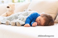 宝宝奶睡百害而无一利吗？别再急着戒奶，这么多好处你需要了解