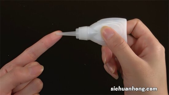 手指被502胶粘住了，怎么办？