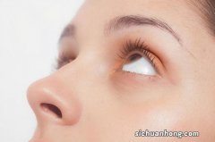 长期缺爱的女人，有4个特征很明显，愿你一条不占