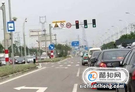 十字路口没有禁左、禁掉头标志，掉头时红绿灯是圆饼灯如何掉头？如果是箭头灯如何掉？