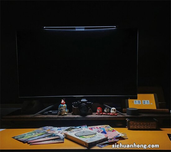 小说：电脑出故障，工作人员束手无策，岂料这穷小伙却说他可以修