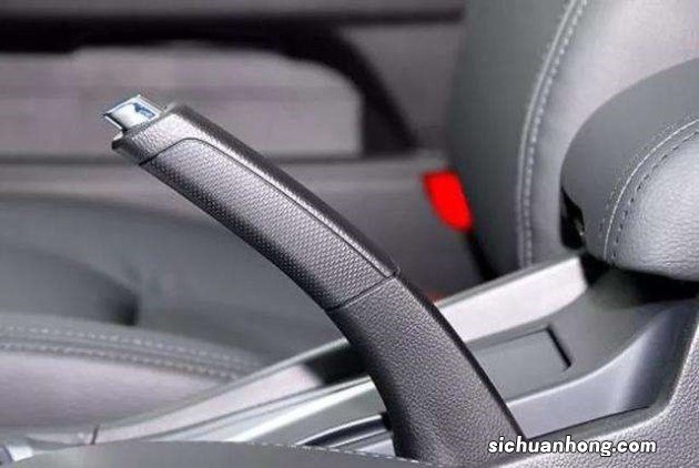 忘松手刹跑了50米会对车造成什么影响?听听专家怎么说!