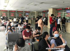 高兴！ 领上房产证了！