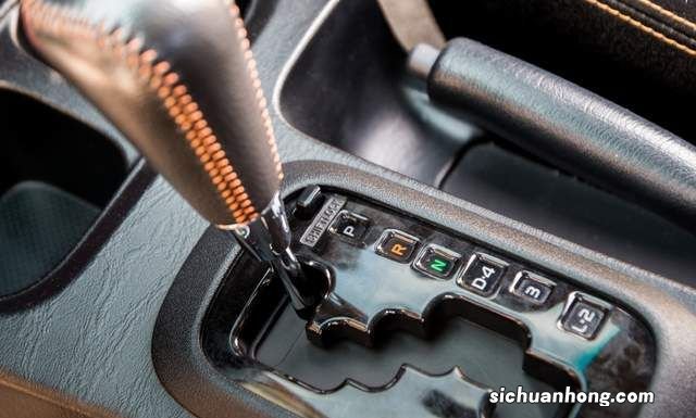 汽车空挡滑行有什么危害你知道吗？安全无小事！