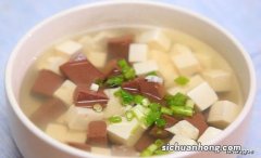 【鸭血豆腐汤】：鸭血、嫩豆腐、上海青