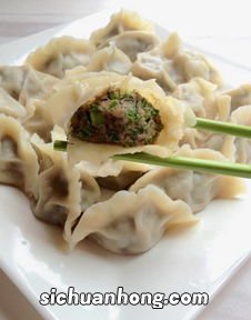 早饭1:绿豆小米粥,茴香猪肉馅煎饺,蒸南瓜和鸡蛋