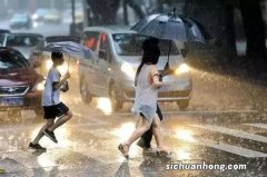 暴雨天：行进速度慢，不要走桥下