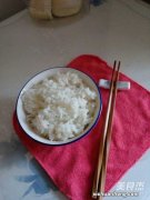 电饭煲焖米饭多久