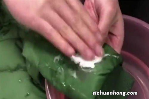 怎么去除衣服上的压胶图案