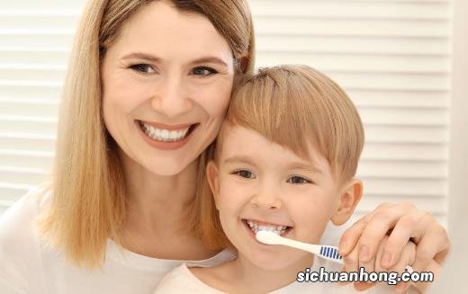虫牙找上宝宝最关键的原因 宝宝刷牙爸妈必须亲上阵