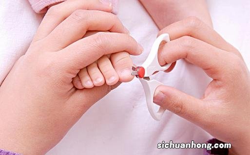 给宝宝剪指甲 宝爸宝妈多留心细节的事情