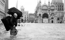 洪涝灾害的自救方法