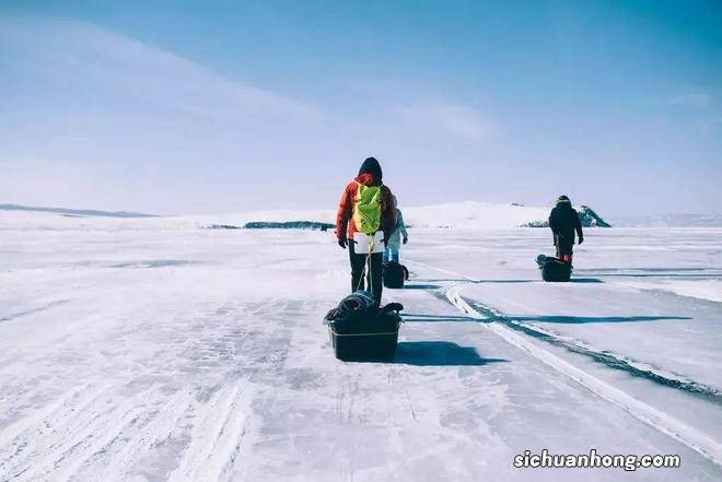 中国最美十条火车旅行线路，最适合一个人去旅行。