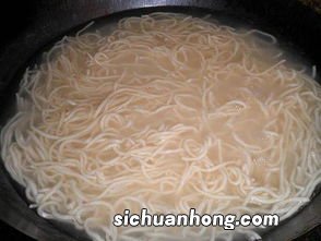 面条放什么酱油