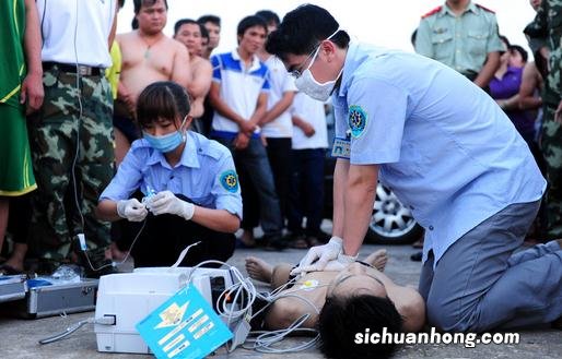 怎样正确救治溺水者