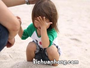 眼睛里进了沙子怎么办？眼睛进了沙子巧处理