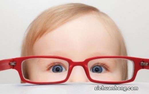 假期用眼过度 开学前别忘带孩子检查视力