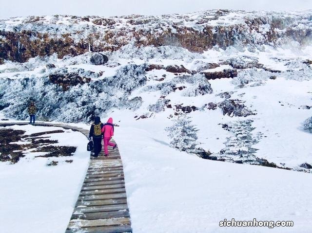 春节假期云南普遍降温，云南昆明轿子雪山降大雪：现场美若仙境