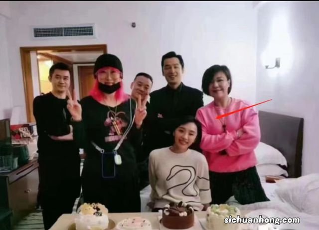 林依晨恭喜胡歌得女,当面被问黄曦宁像她和杨幂,高情商回应获赞