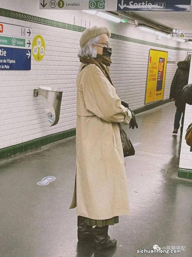 被“巴黎奶奶”圈粉了!舒适的穿搭,优雅的体态,到老也美丽