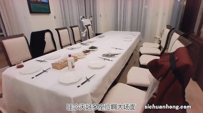 苗苗晒视频曝光儿子小名,姐弟俩如复制粘贴,餐厅面积超大惹人羡