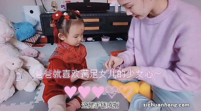 苗苗晒视频曝光儿子小名,姐弟俩如复制粘贴,餐厅面积超大惹人羡