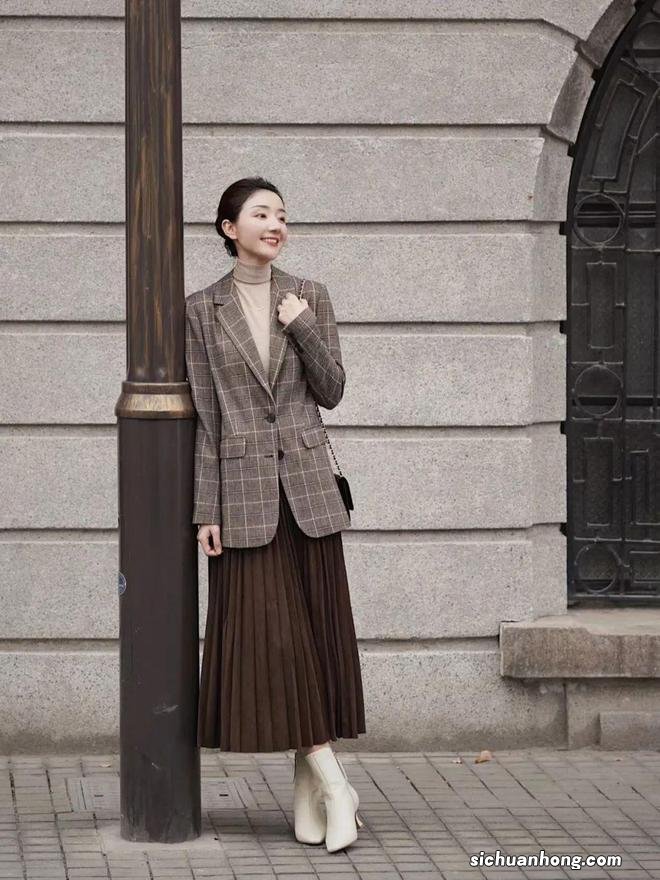 今年初春最火的4款半裙，这样搭配最好看，温柔又优雅！