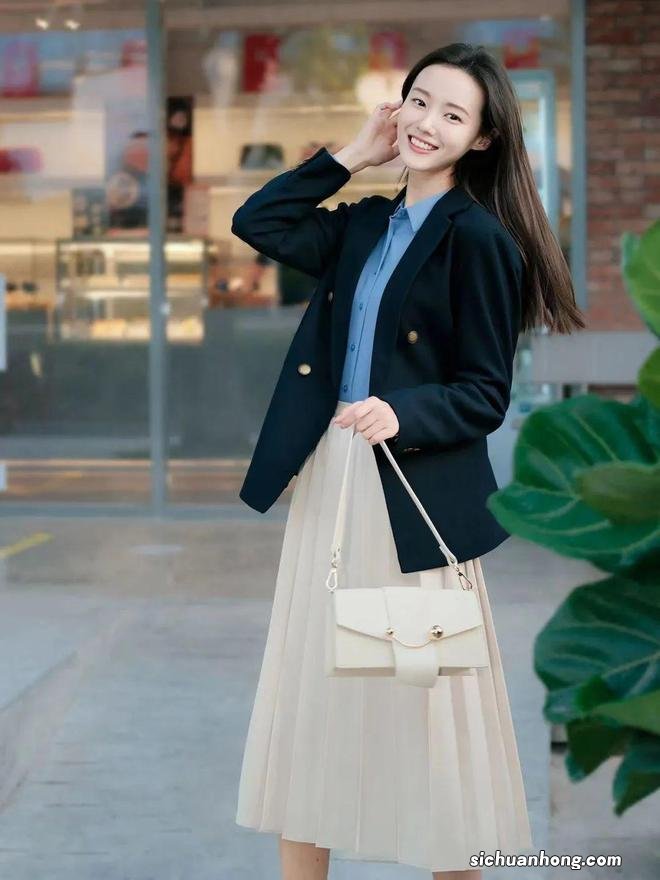 今年初春最火的4款半裙，这样搭配最好看，温柔又优雅！