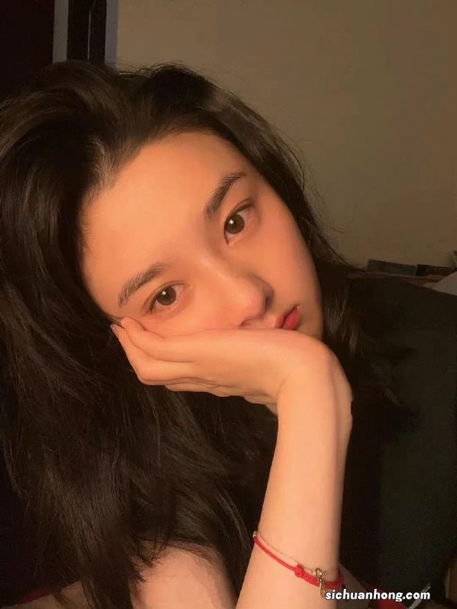 过年“发福”后的绝美照片,全靠托腮了!