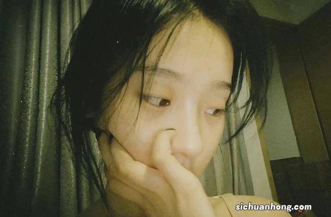 过年“发福”后的绝美照片,全靠托腮了!