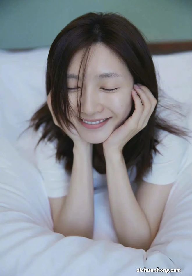 过年“发福”后的绝美照片,全靠托腮了!