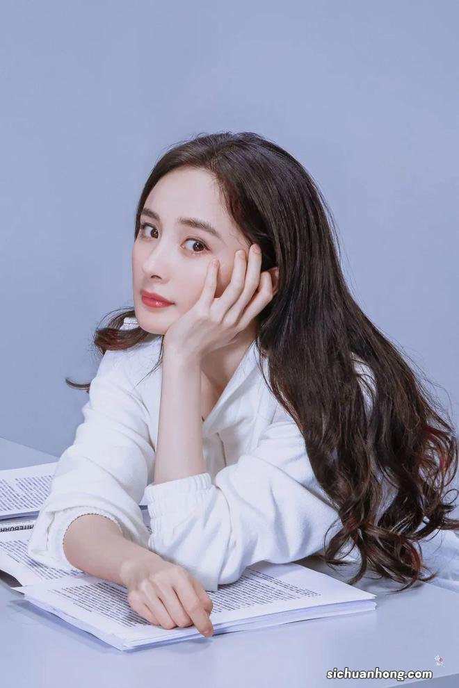 过年“发福”后的绝美照片,全靠托腮了!