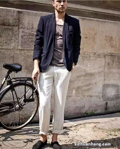 男士牛仔裤挽裤脚方法 男生穿牛仔裤怎么挽裤脚