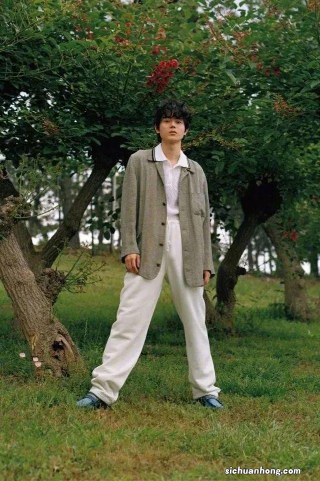 为什么建议男生多穿阔腿裤?看这几位明星就知道了,显瘦、高级、太时尚,还提气质!