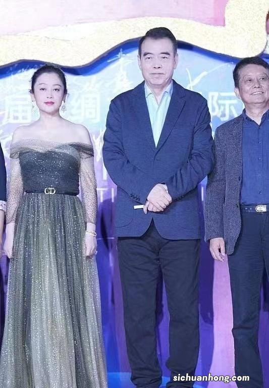 离开修图的陈红太真实了,面部坑洼彻底变阿姨辈,瞬间老了20岁
