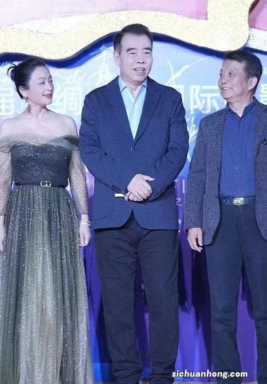 离开修图的陈红太真实了,面部坑洼彻底变阿姨辈,瞬间老了20岁